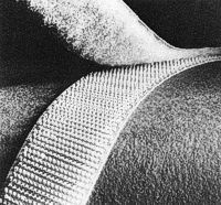 Velcro Flauschband - selbstklebend / 20 - 50mm Breite in Weiß oder Schwarz Velcro Flauschband - selbstklebend / 20 - 50mm Breite in Weiß oder Schwarz