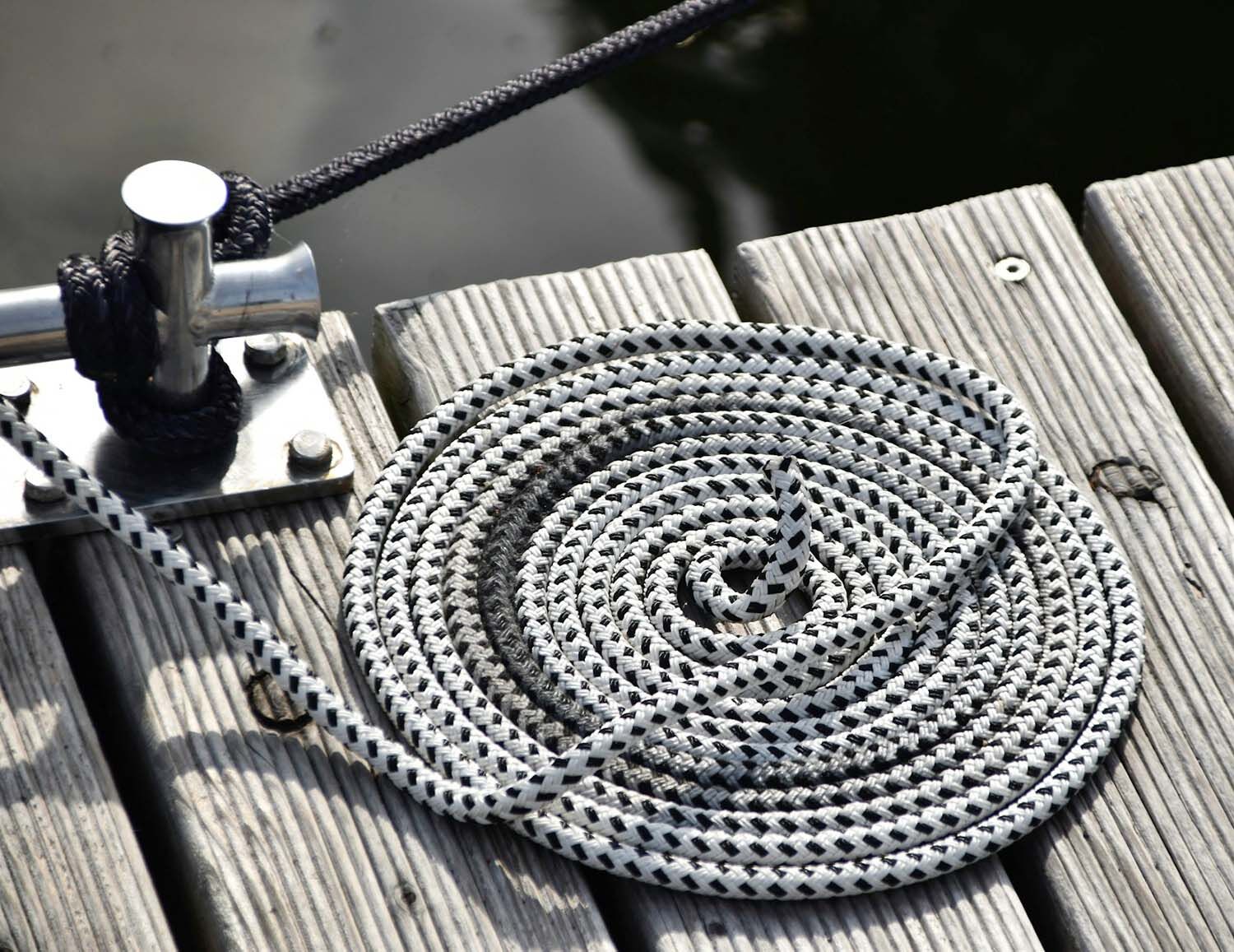 LIROS Porto Tauwerk 14mm / Bruchlast 3700daN / Weiß-Schwarz aus der Hamburger Tauwerk Fabrik - Est. 1901 ✓ Made in Germany ✓ Top Qualität ➤ Jetzt kaufen!