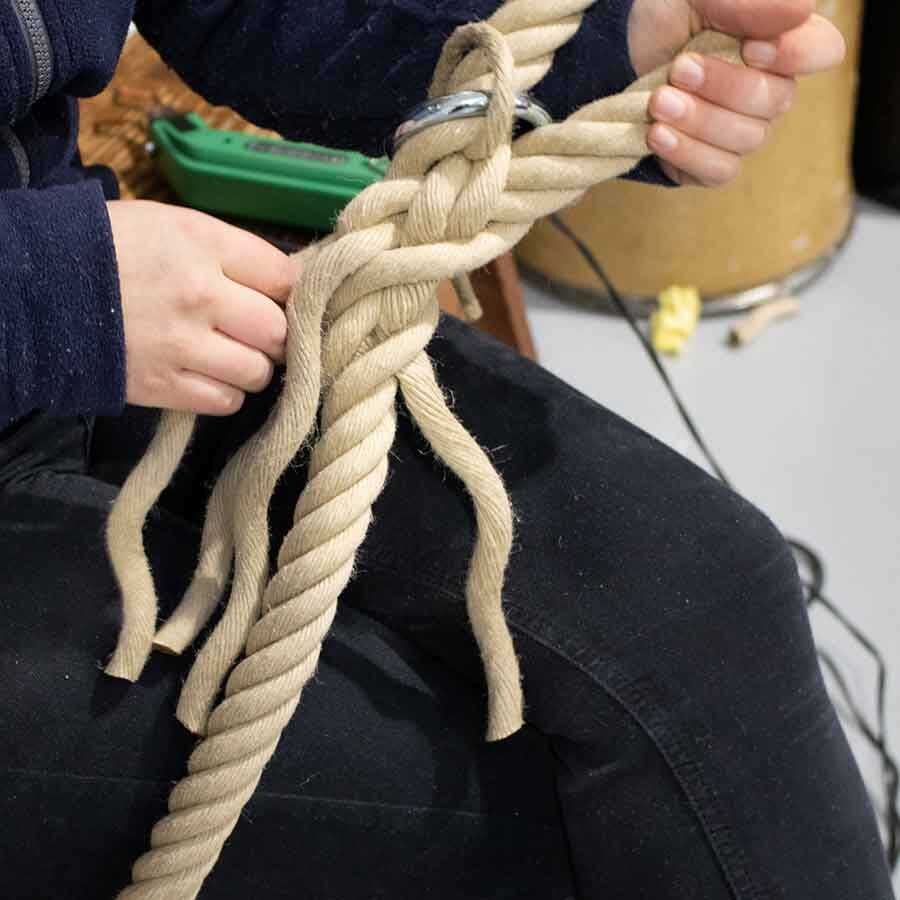 Kletterseil / Klettertau Nature Touch 20mm ø - Länge 1,6mtr. mit Augspleiß Kletterseil / Klettertau Nature Touch 20mm ø - Länge 1,6mtr. mit Augspleiß | Hamburger Tauwerk Fabrik – Beste Qualität seit 1901. Jetzt online kaufen