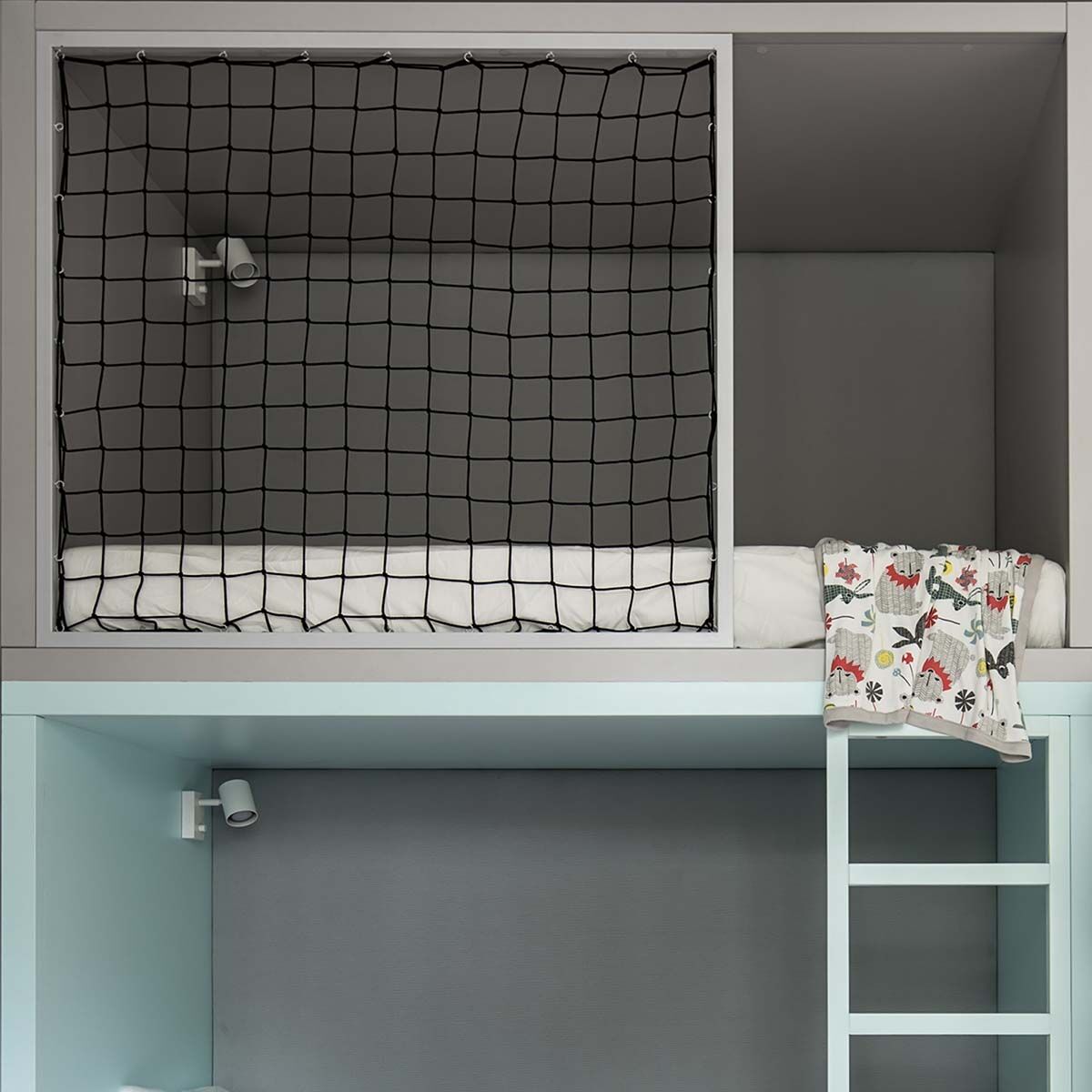 Universal Netz / Maschenweite 45mm / Breite 0,6mtr. / Schwarz | Hamburger Tauwerk Fabrik – Beste Qualität seit 1901. Jetzt online kaufen