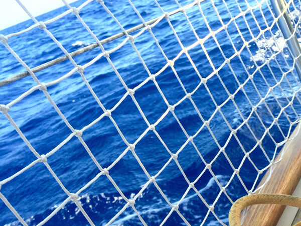 Universal Netz / Maschenweite 45mm / Breite 2,0mtr. / Weiß | Hamburger Tauwerk Fabrik – Beste Qualität seit 1901. Jetzt online kaufen