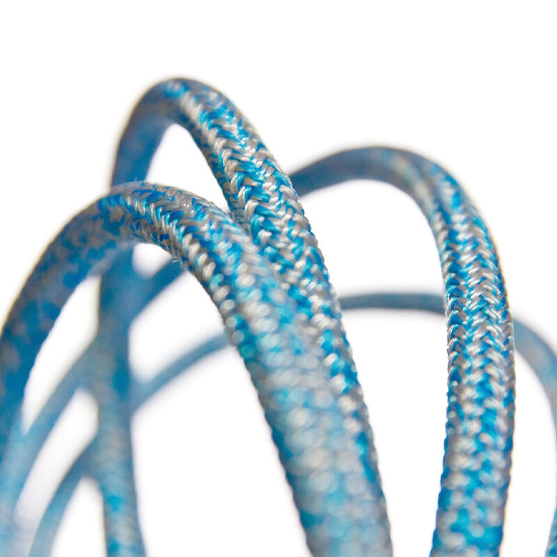 <h2>MegaTwin 07 – Dyneema® Power nach Maß</h2><p><b>Die erschwingliche Universalleine mit Sieger-Genen für dein Boot.</b></p><p>MegaTwin 07 bringt Dyneema® Power in erschwingliche Bereiche: Diese Universalleine überzeugt mit sehr hoher Festigkeit, minimaler Dehnung und langer Lebensdauer – perfekt abgestimmt für herkömmliche Beschläge an Bord. Dank der Hochleistungsfasern vom Branchenführer Dyneema® ist sie ideal für alle, die Zuverlässigkeit und universellen Einsatz zum attraktiven Preis suchen.</p><ul><li><b>Dyneema® inside:</b><br />– Hochleistungsfasern für minimale Dehnung und hohe Festigkeit<br />– Bewährte Dyneema®-Technologie für maximale Lebensdauer</li><li><b>Sieger-Gene:</b><br />– Basierend auf der legendären MegaTwin Dyneema®<br />– Optimiert für alle gängigen Beschläge und Anwendungen an Bord</li><li><b>So günstig, so universell:</b><br />– Attraktiver Preis<br />– Beste Eignung als Schot, Fall oder Arbeitsleine auf Cruising-Yachten</li></ul><h3>Technische Daten</h3><table border="1" cellpadding="4" cellspacing="0"><tbody> <tr><th>Durchmesser</th><th>Gewicht [kg/100 m]</th><th>Bruchlast im Spleiß [kN]</th><th>Bruchlast linear DIN EN ISO 2307 [kN]</th> </tr> <tr><td>4 mm</td><td>1,00</td><td>600</td><td>660</td> </tr> <tr><td>5 mm</td><td>2,10</td><td>800</td><td>880</td> </tr> <tr><td>6 mm</td><td>2,50</td><td>11,50</td><td>12,80</td> </tr> <tr><td>8 mm</td><td>3,80</td><td>17,50</td><td>19,40</td> </tr> <tr><td>10 mm</td><td>6,70</td><td>32,00</td><td>35,60</td> </tr> <tr><td>12 mm</td><td>9,90</td><td>50,00</td><td>55,60</td> </tr> <tr><td>14 mm</td><td>13,30</td><td>65,00</td><td>72,20</td> </tr> </tbody></table><p><b>Dehnung bei 10 % Bruchlast:</b> 0,60 %<br /><b>Verfügbare Durchmesser:</b> 6 mm – 14 mm Ø<br /><b>Farben:</b> verschiedene Varianten (bitte Auswahl im Shop prüfen)</p><p><b>Fazit:</b> MegaTwin 07 ist die <b>preisattraktive Dyneema® Universalleine</b> für alle Cruiser, die Qualität, Vielseitigkeit und Langlebigkeit ohne Kompromisse wollen.</p>