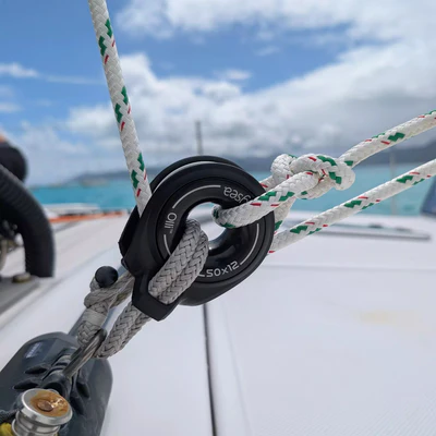 EasySea Olli™ - Snatchblock – aufklappbarer Umlenkblock mit Dyneema Loop EasySea Olli™ - Snatchblock – aufklappbarer Umlenkblock mit Dyneema Loop